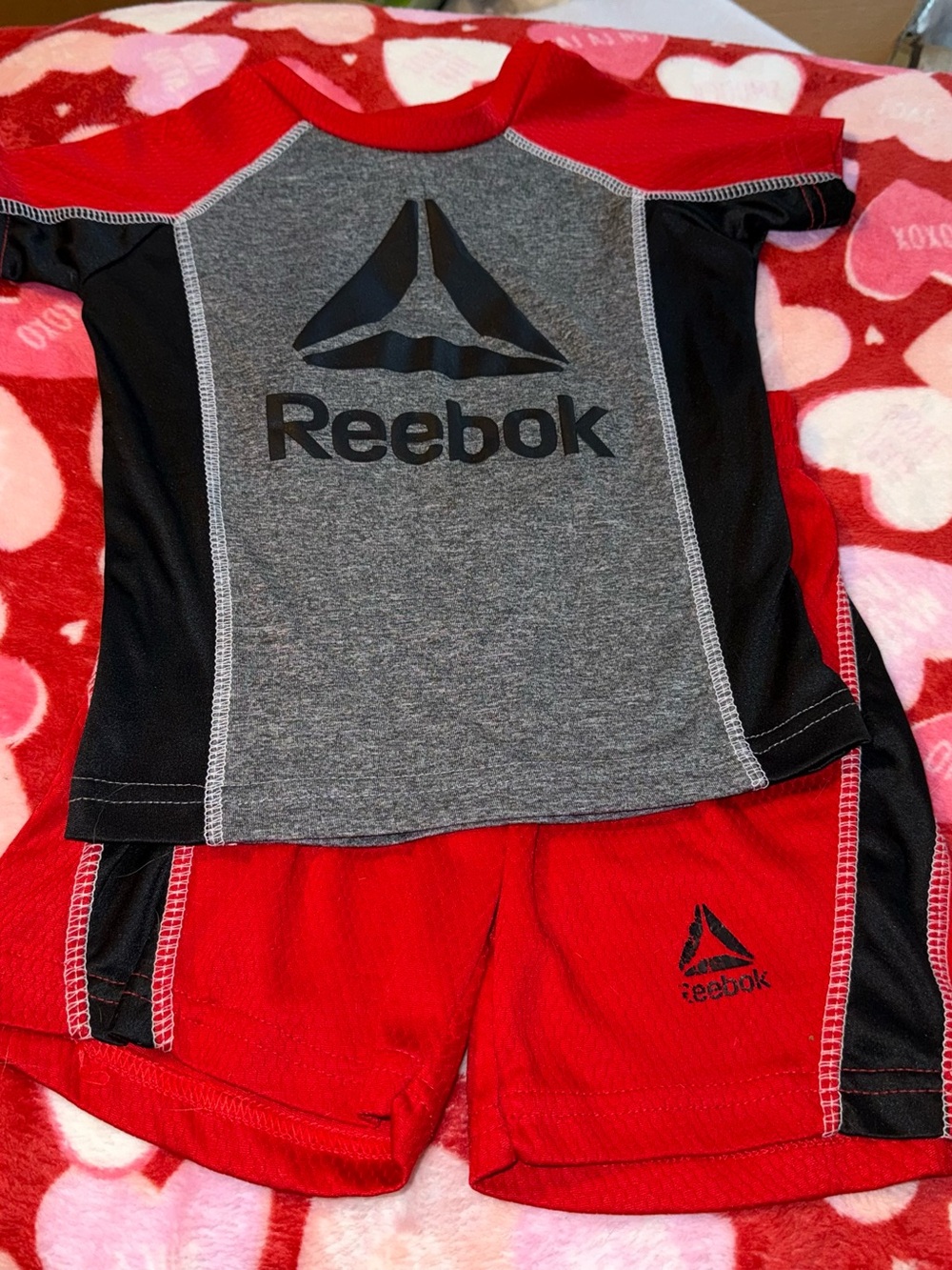 Reebok Toddler Boys Size 2T Athletic Short Set Shirt & Shorts